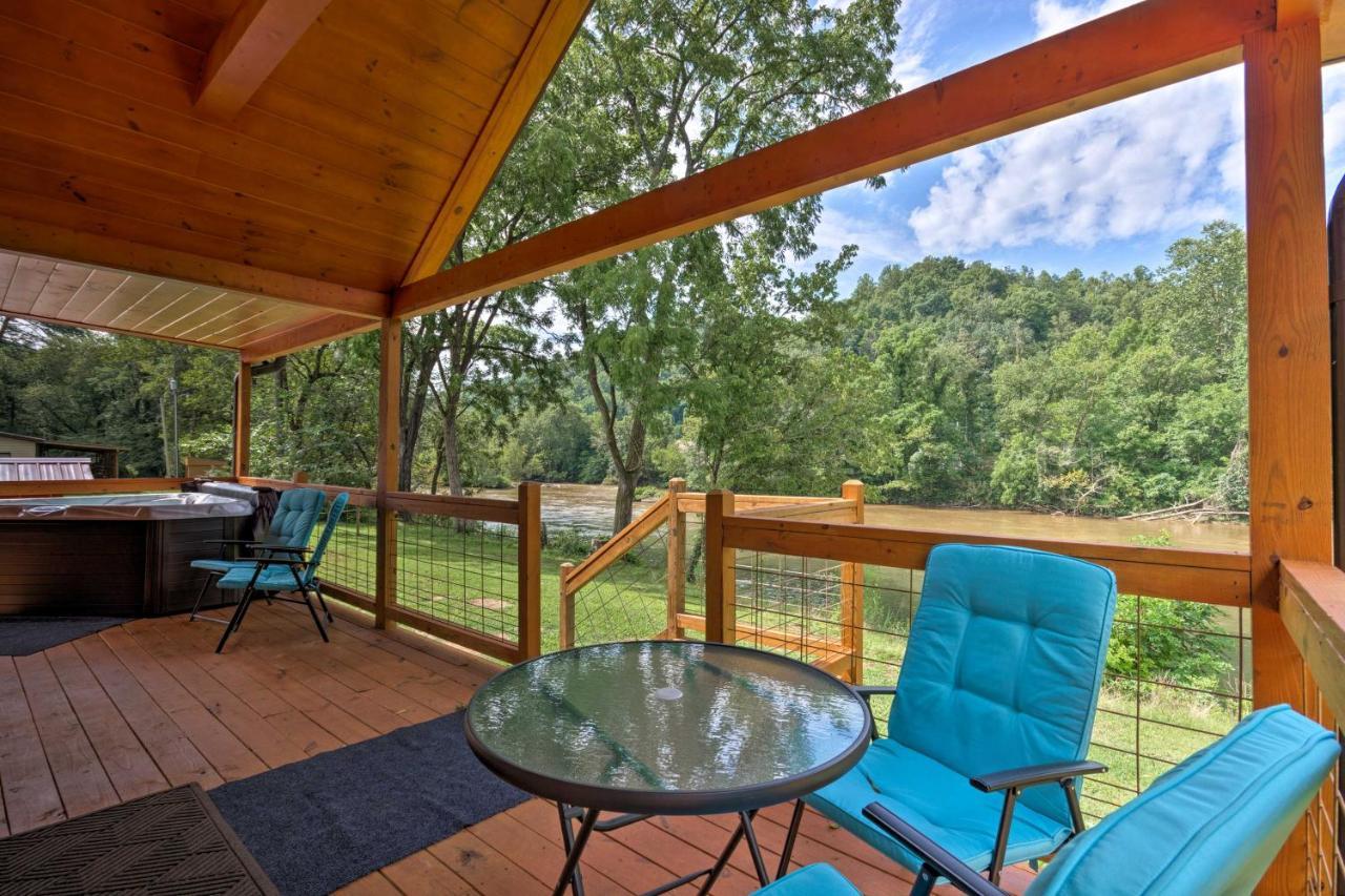 Cozy Riverfront Cabin With Private Deck And Hot Tub! บรายซันซิตี ภายนอก รูปภาพ