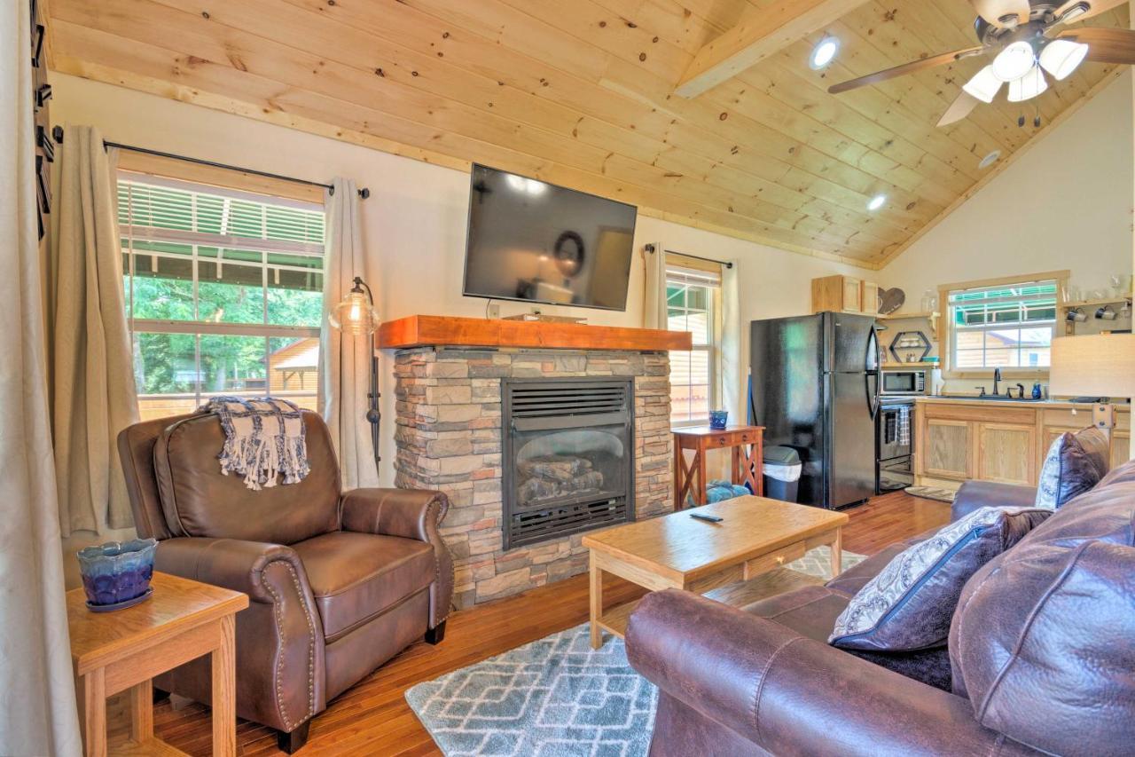 Cozy Riverfront Cabin With Private Deck And Hot Tub! บรายซันซิตี ภายนอก รูปภาพ