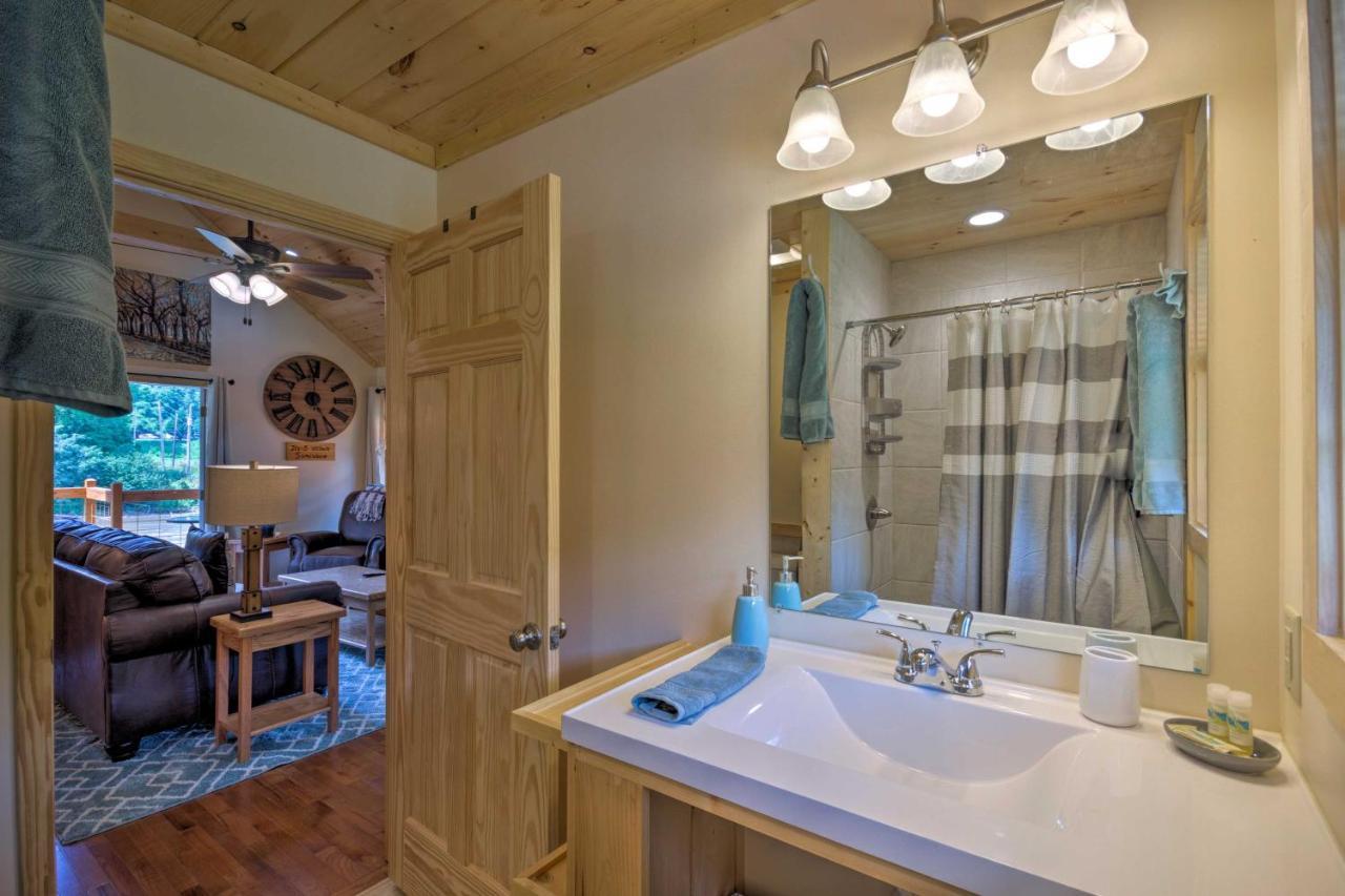 Cozy Riverfront Cabin With Private Deck And Hot Tub! บรายซันซิตี ภายนอก รูปภาพ