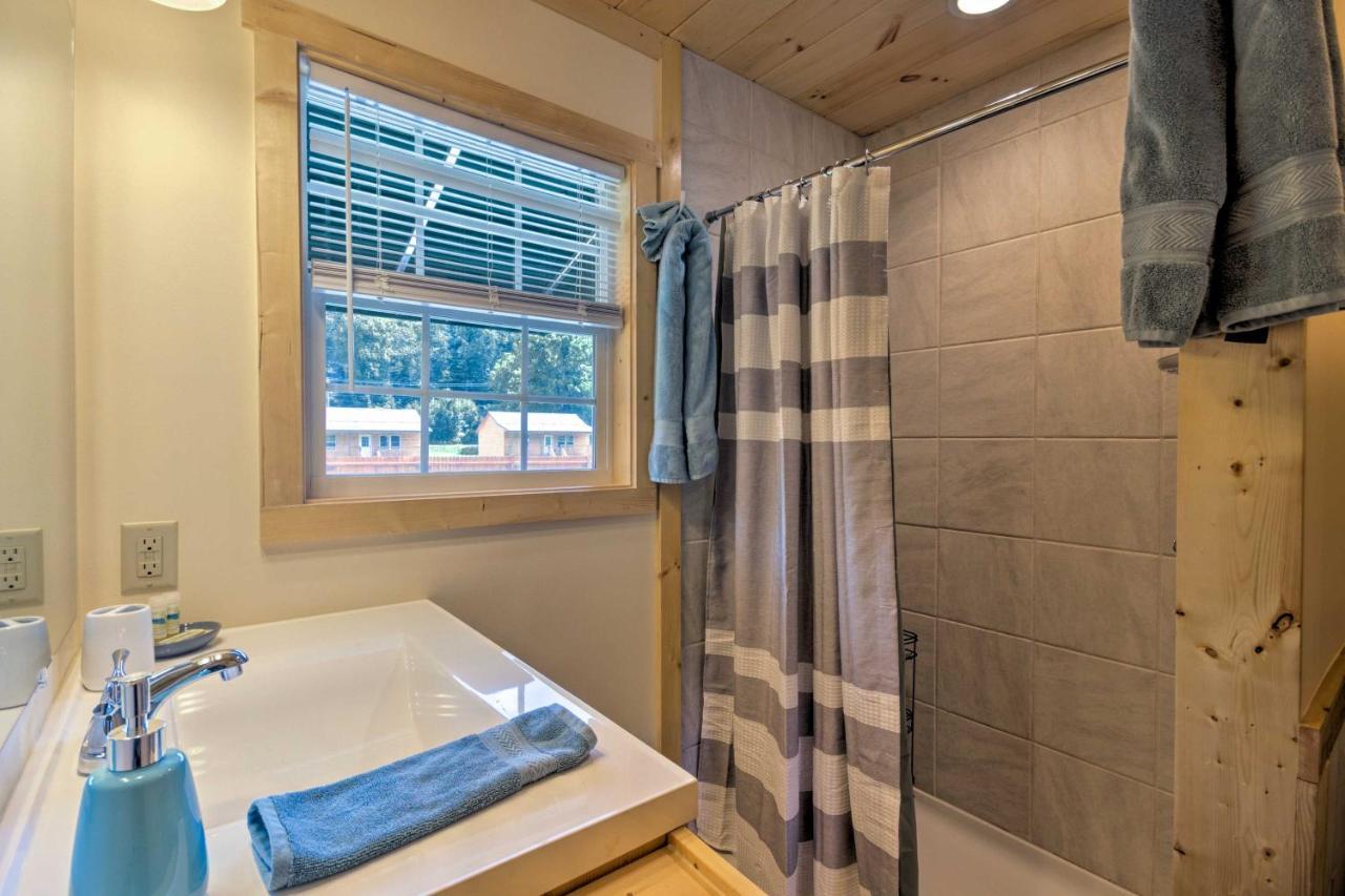 Cozy Riverfront Cabin With Private Deck And Hot Tub! บรายซันซิตี ภายนอก รูปภาพ