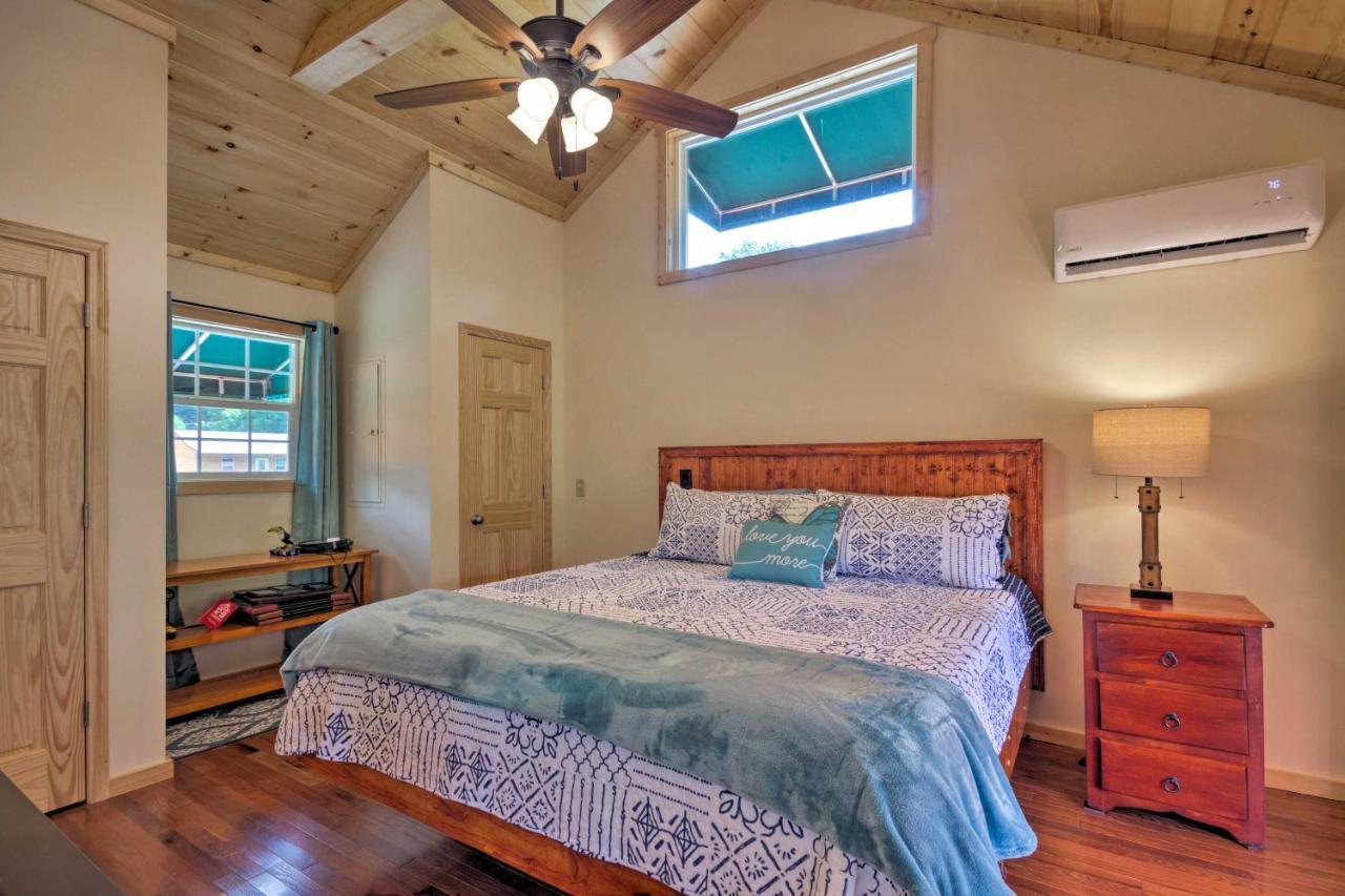 Cozy Riverfront Cabin With Private Deck And Hot Tub! บรายซันซิตี ภายนอก รูปภาพ