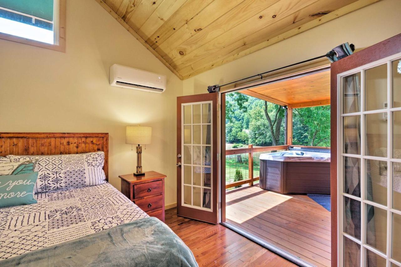 Cozy Riverfront Cabin With Private Deck And Hot Tub! บรายซันซิตี ภายนอก รูปภาพ