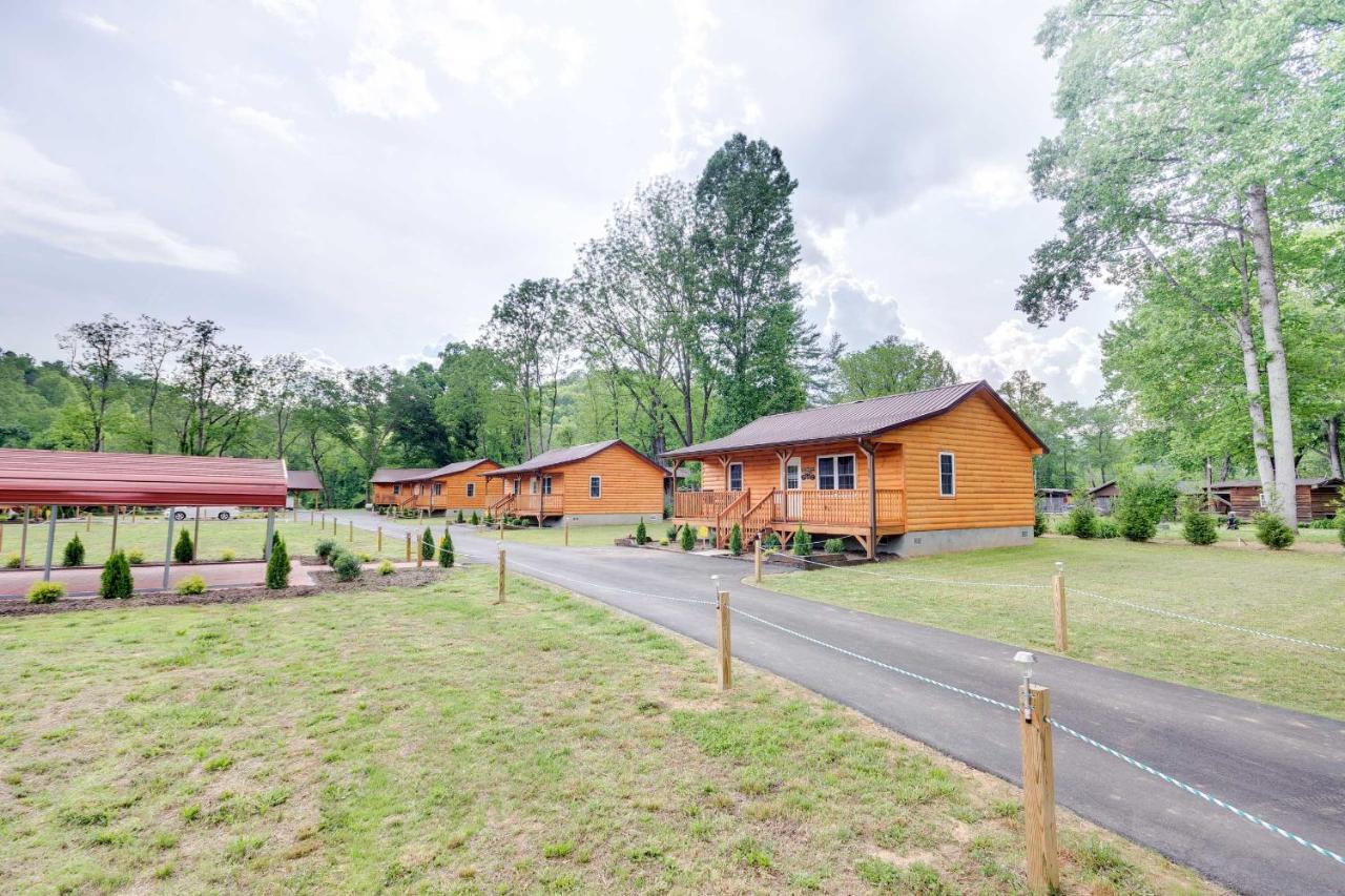 Cozy Riverfront Cabin With Private Deck And Hot Tub! บรายซันซิตี ภายนอก รูปภาพ