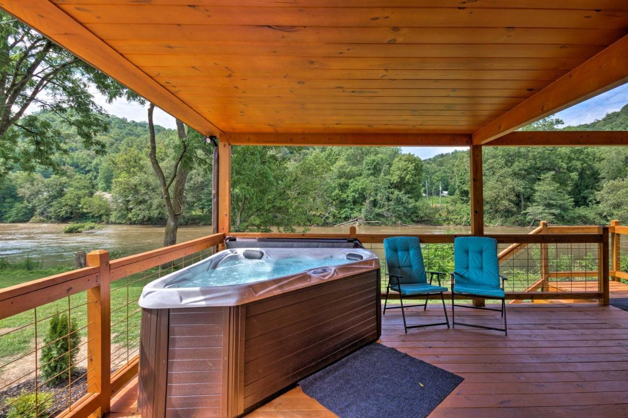 Cozy Riverfront Cabin With Private Deck And Hot Tub! บรายซันซิตี ภายนอก รูปภาพ
