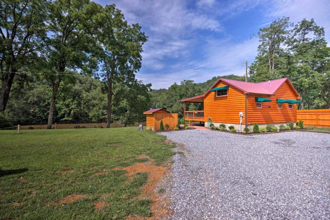 Cozy Riverfront Cabin With Private Deck And Hot Tub! บรายซันซิตี ภายนอก รูปภาพ