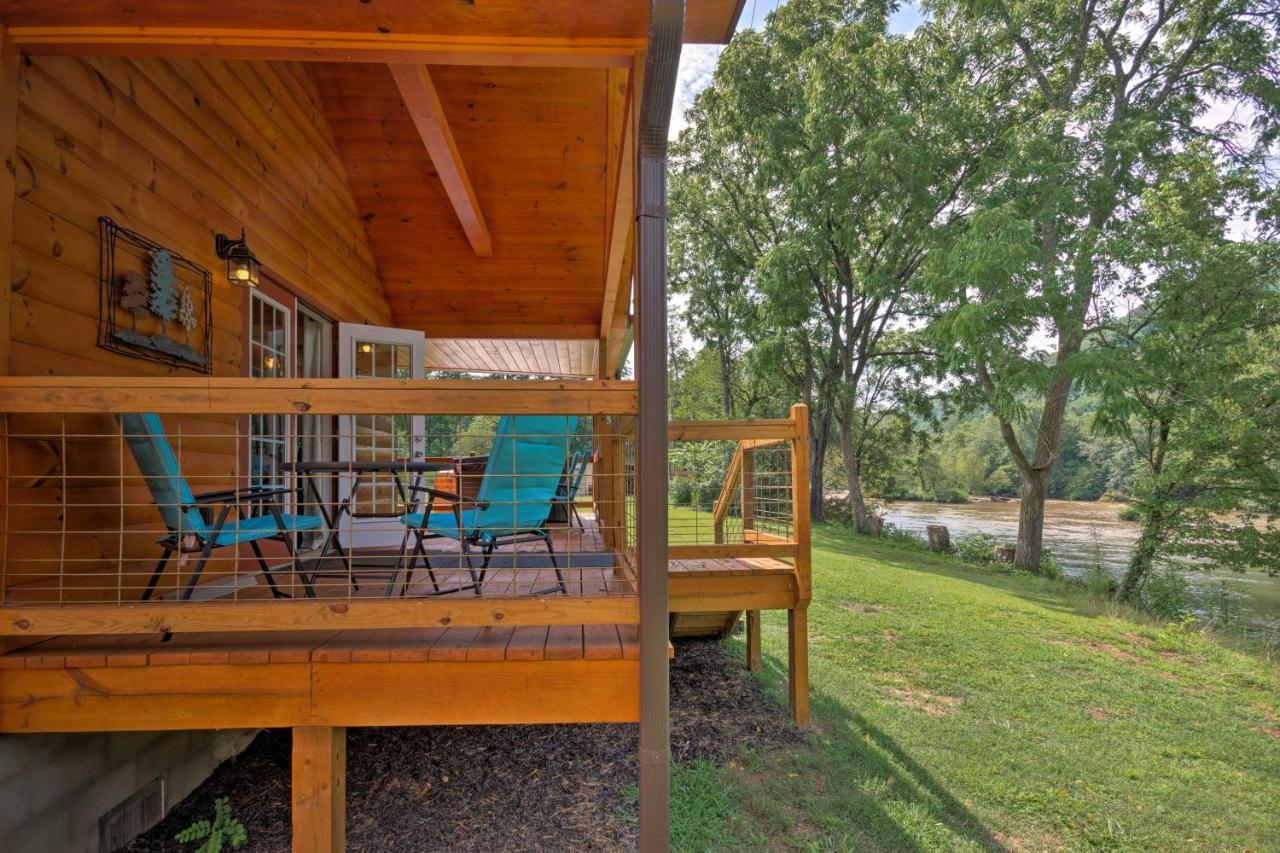 Cozy Riverfront Cabin With Private Deck And Hot Tub! บรายซันซิตี ภายนอก รูปภาพ