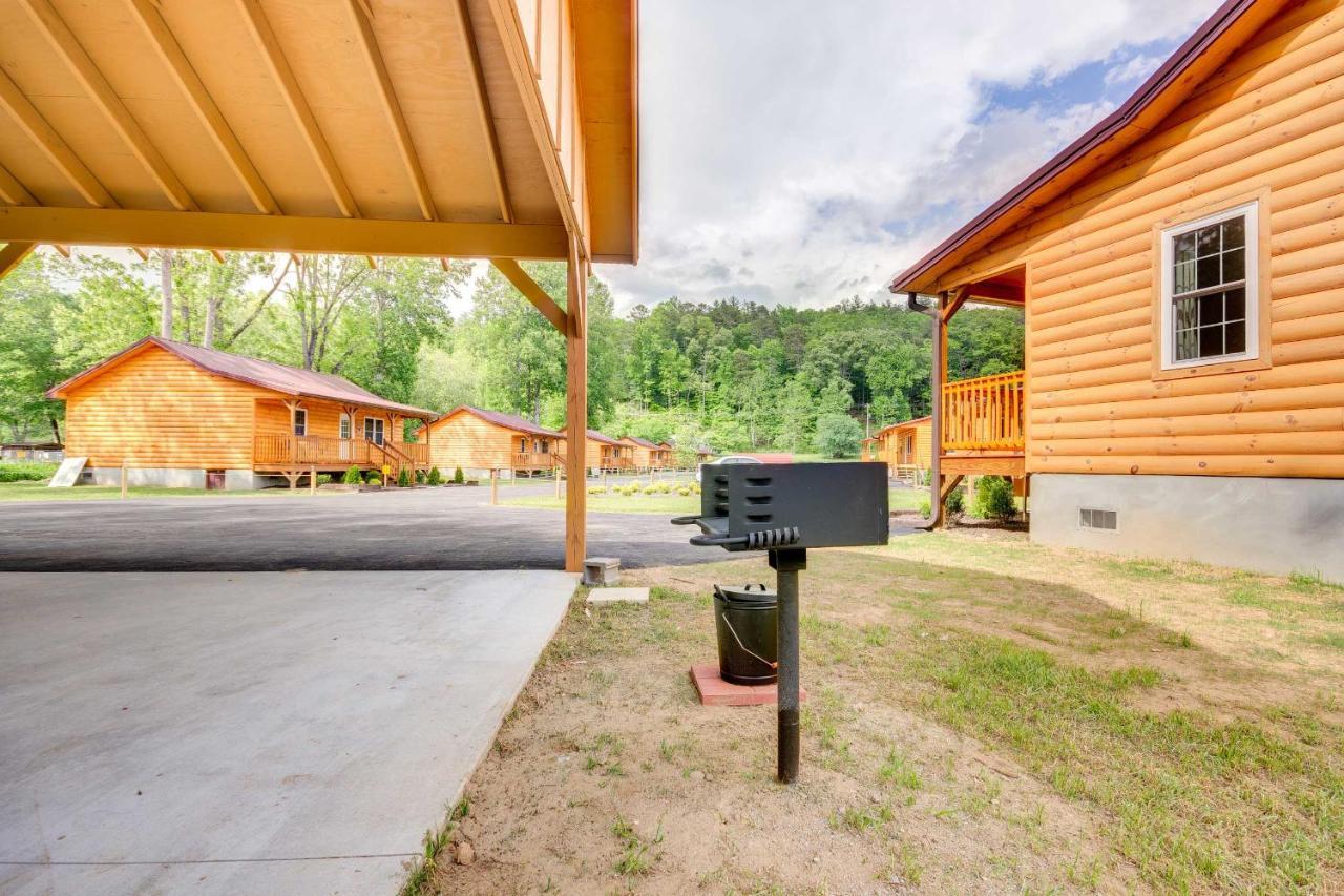 Cozy Riverfront Cabin With Private Deck And Hot Tub! บรายซันซิตี ภายนอก รูปภาพ