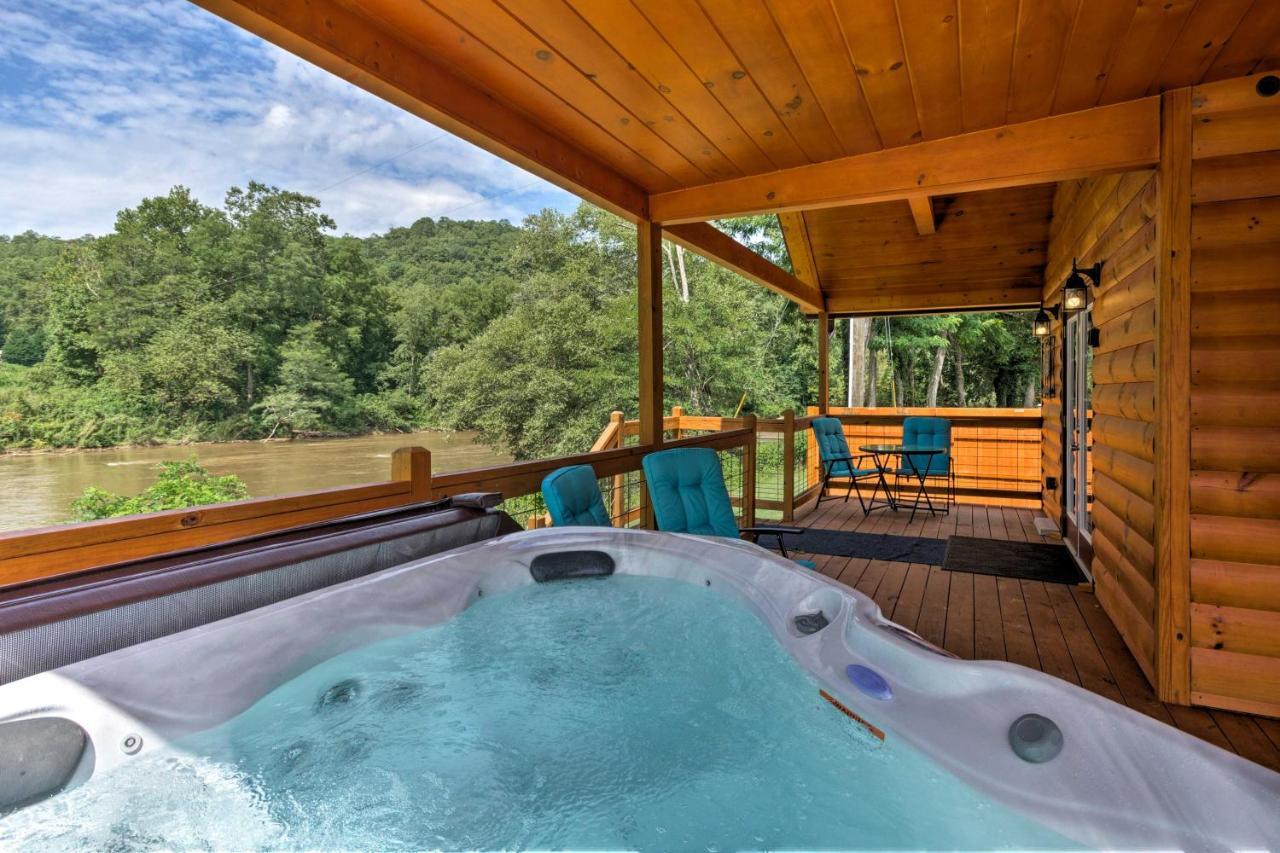 Cozy Riverfront Cabin With Private Deck And Hot Tub! บรายซันซิตี ภายนอก รูปภาพ